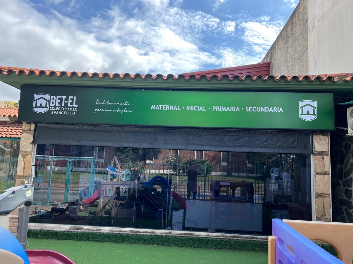 Cartel frontlit para colegio